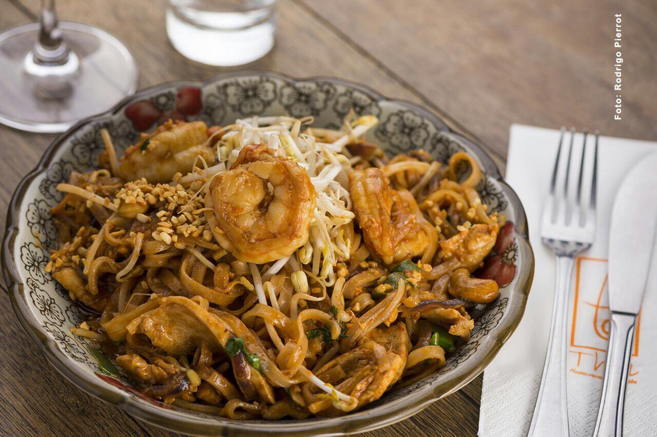 Comida tailandesa em casa e com desconto de 30%? Peça a sua no Thai!