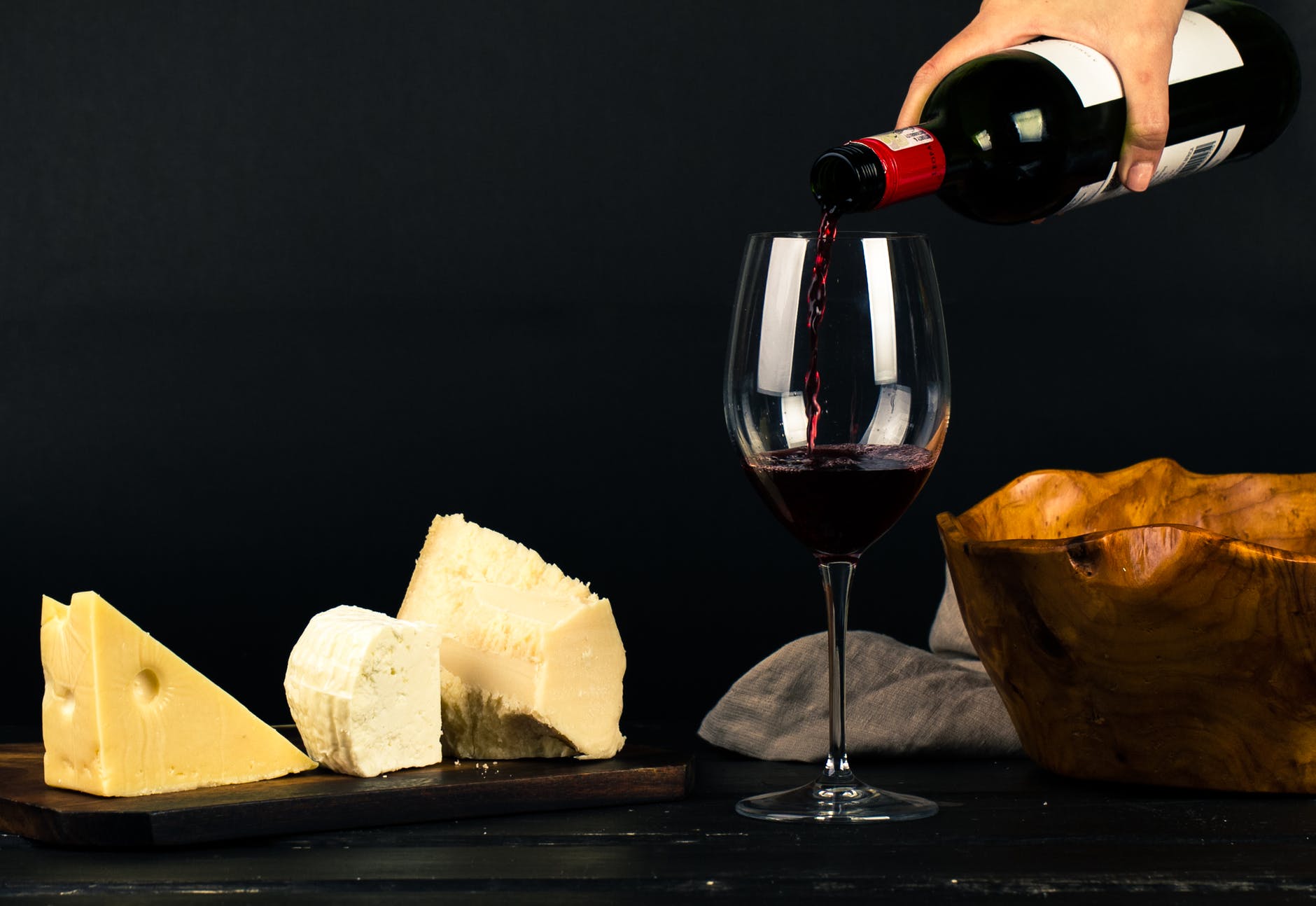 Empório Muf's entrega vinhos e queijos; aproveite o desconto e frete para assinantes do Clube