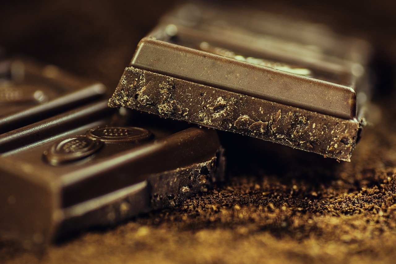 Lugares para comprar chocolate em barra sem sair de casa