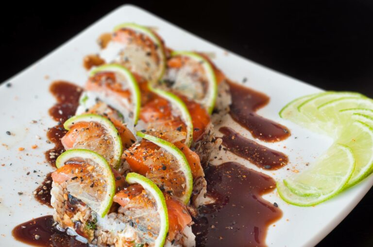Orymaki Sushi House tem delivery de comida japonesa com desconto do Clube