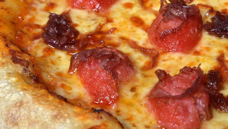 Figurate lança pizzas inspiradas em bandas de rock