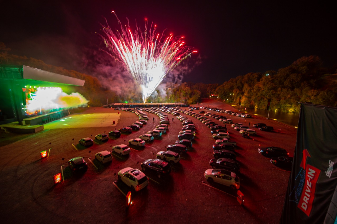 Entretenimento seguro: confira a programação de cinema do Planeta Drive-In