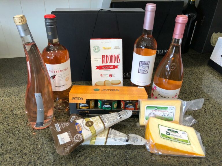 Conheça uma seleção de vinhos rosés e saiba como harmonizá-los