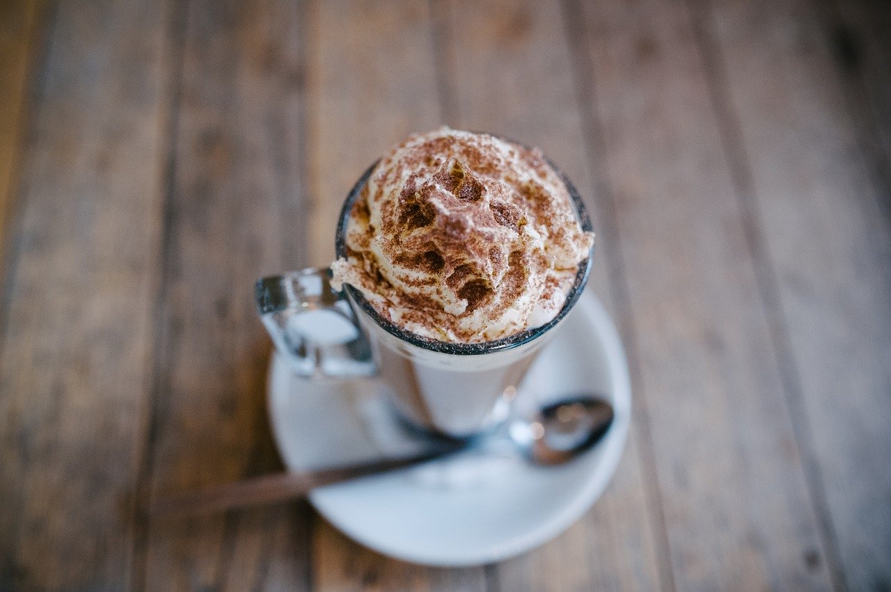 Friozinho? Aprenda a fazer o Hazel Hot Chocolate do Empório Muf’s Café