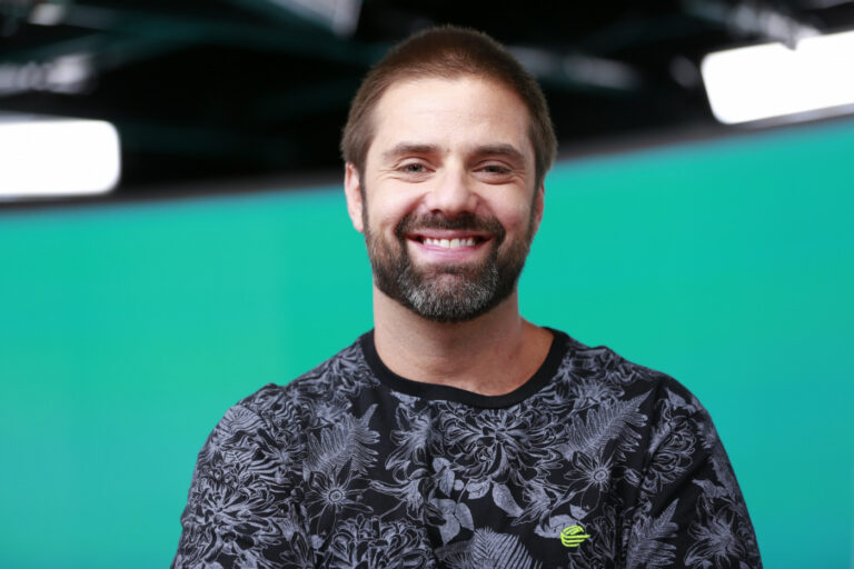 Planeta Drive-In recebe o show de stand up de Fábio Rabin
