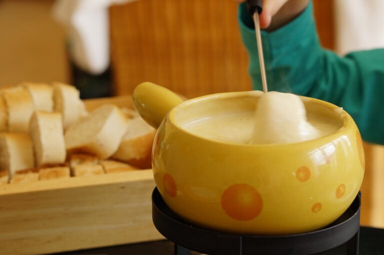 Delícias de inverno: saiba como combinar vinhos com fondue