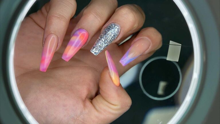 Onde fazer alongamento de unhas com desconto em Curitiba