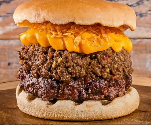 Hambúrguer com doritos: conheça o burger Tex-Mex do TeeJay Hambúrguer com doritos: conheça o burger Tex-Mex do TeeJay