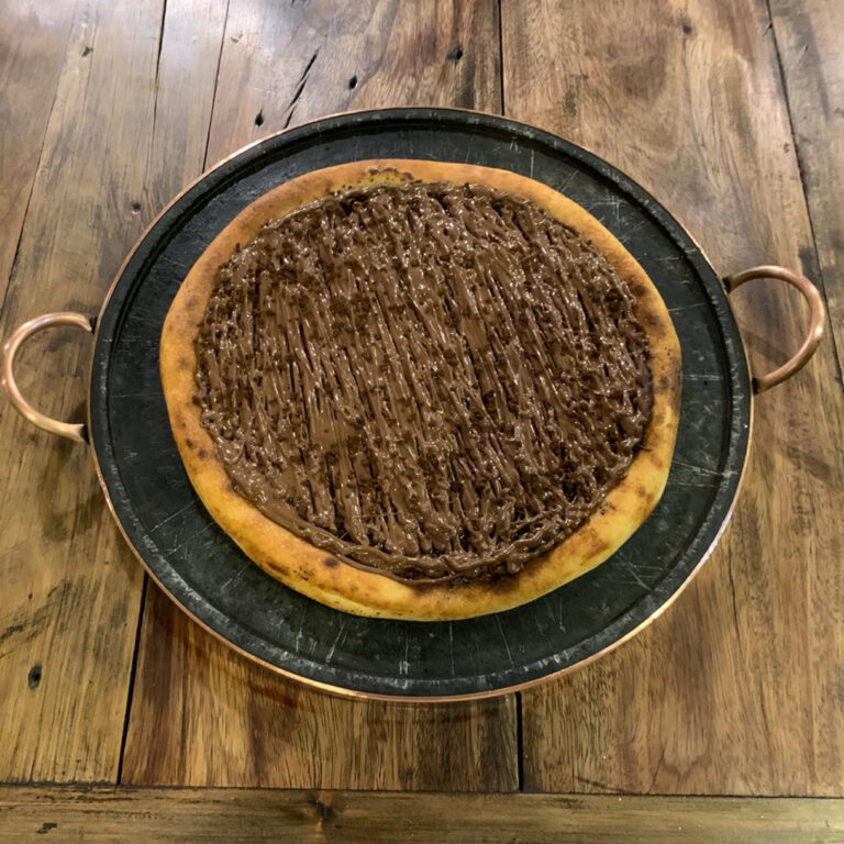 Conheça a pizza de tiramissù do restaurante O Jardineiro