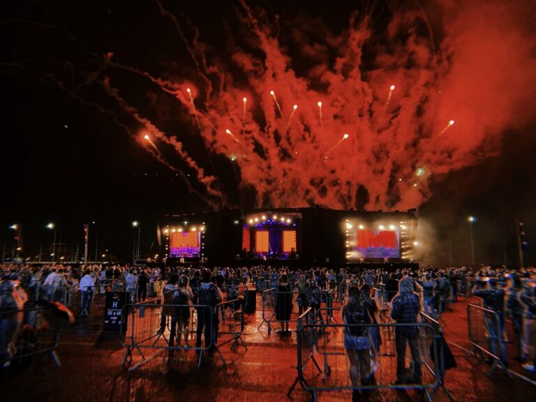 Festa com distanciamento: Expotrade Pinhais recebe festa de música eletrônica neste sábado