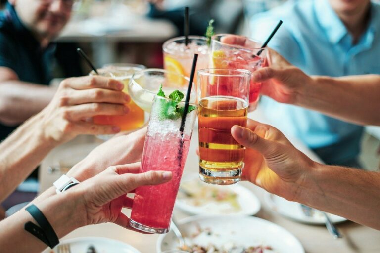 3 lugares para aproveitar o fim do dia com bons drinks