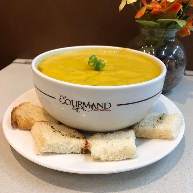 sopa cremosa de aipim e carne Vila Gourmand